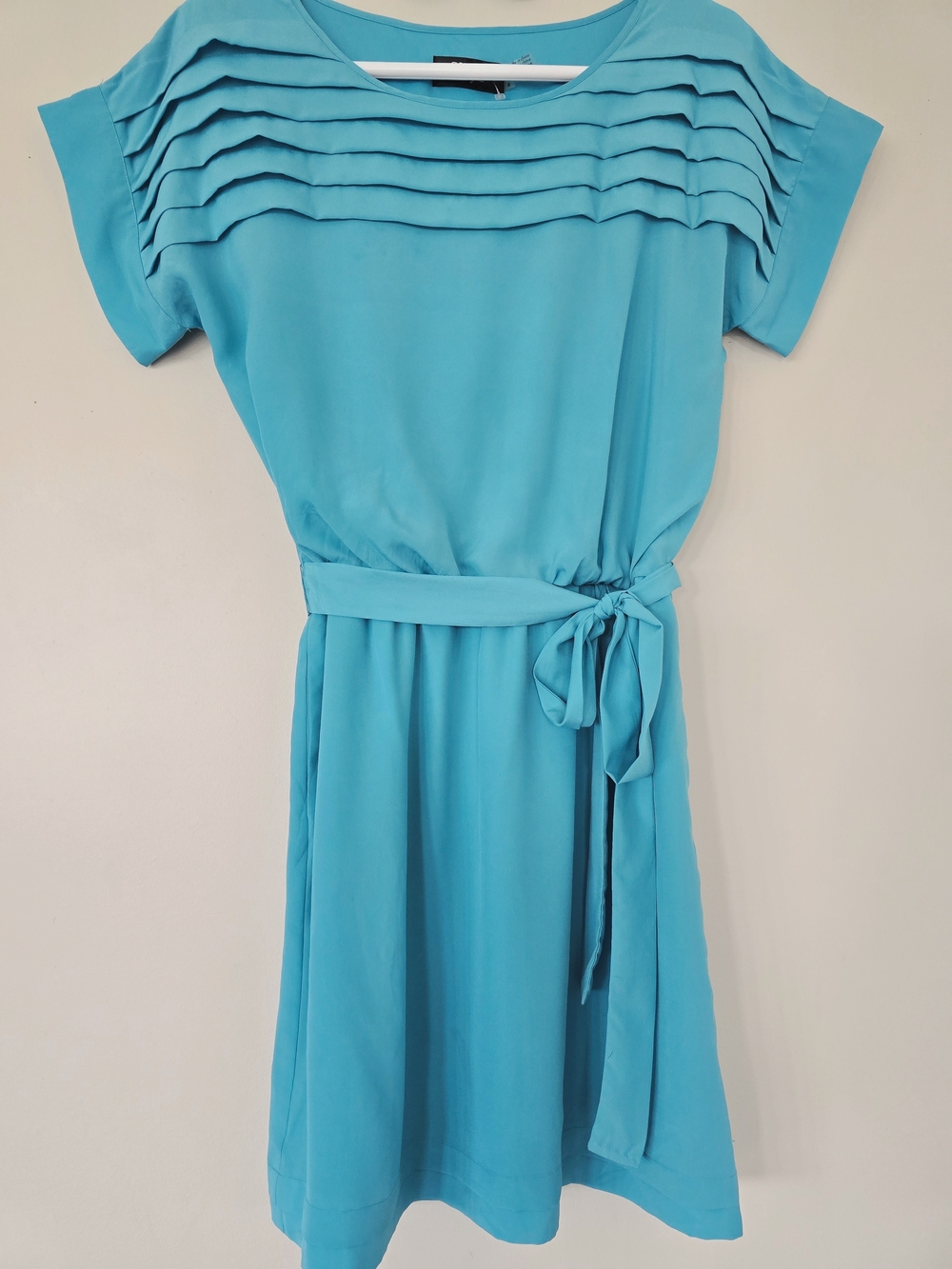 Guess Teal Pleated Yoke Dress. Women's Size 6. Hip Pockets. Attached Tie Belt.
